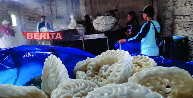 Produsen Kerupuk Tekor, Harga Minyak Naik