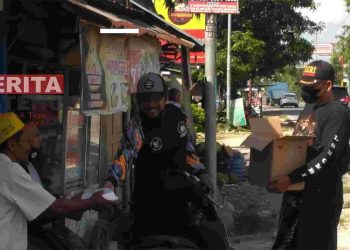 GMBI Pati Bersama Laskar Wanita Kayen Berbagi pada Hari Berkah