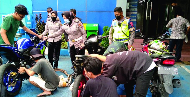 Ratusan Motor dengan Knalpot Brong Terjaring Razia