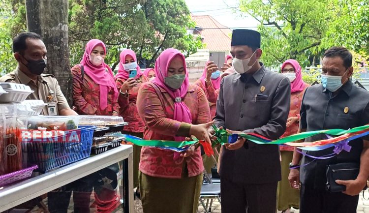 Resmikan Gerai UMKM di Lingkungan DPRD, Gus Haiz : Idenya berawa dari banyak tamu yang bertanya oleh-oleh khas Jepara