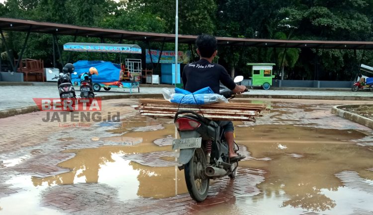 Terjadi Genangan di Alun-alun Kembang Joyo, DPRD Pati : Lokasi tersebut kan sudah mulai ditempati