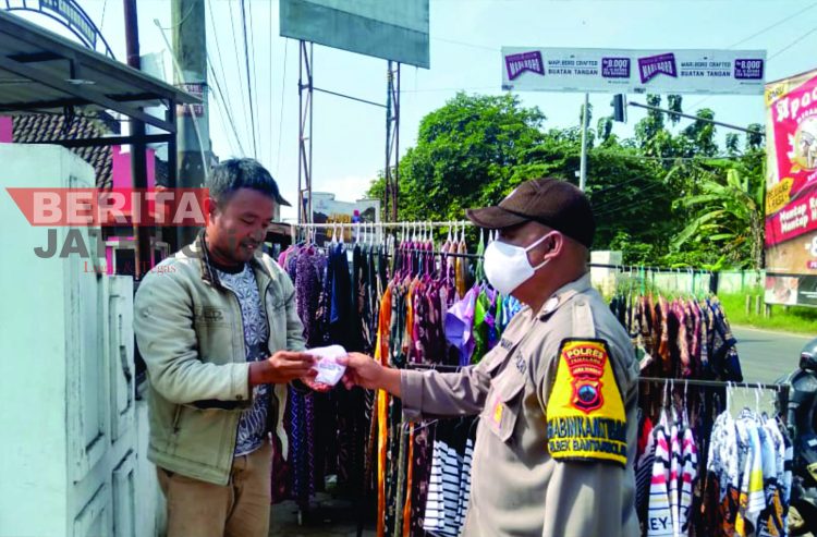 Patroli PPKM dan Bagi Masker di Kabupaten Pemalang Kembali Digencarkan | Berstatus Level 2 1 Patroli PPKM dan Bagi Masker di Kabupaten Pemalang Kembali Digencarkan | Berstatus Level 2