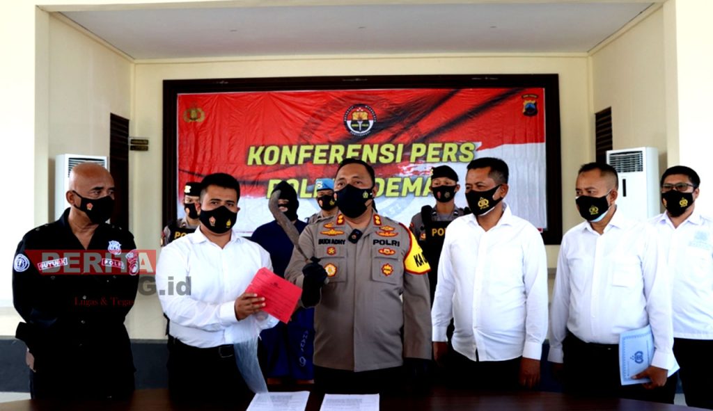 Pelaku begal bersenjata tajam berhasil diringkus di Mapolres Demak. (Dok. Polres Demak)