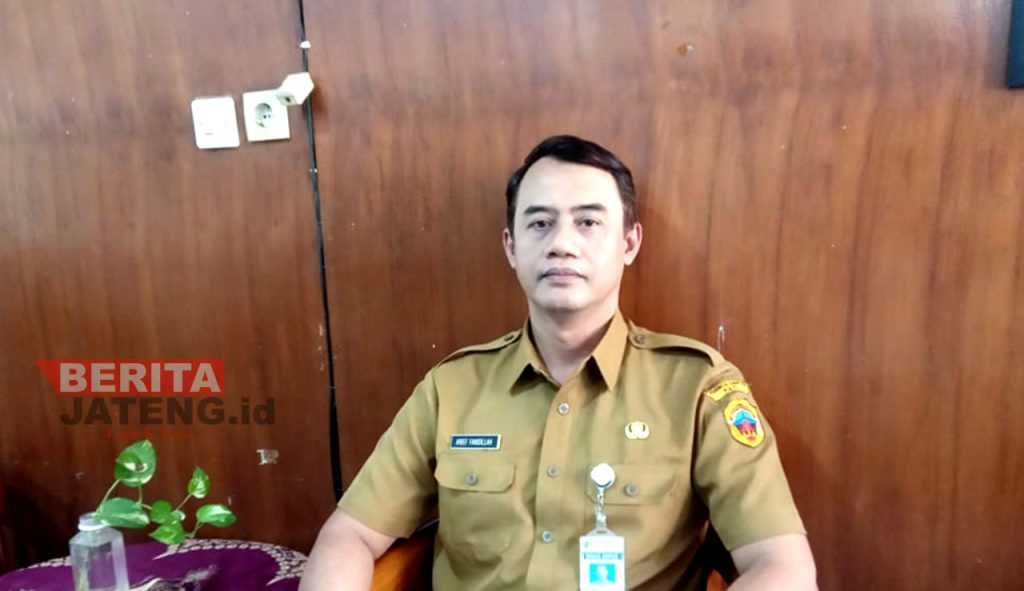 Kepala Bidang Perpustakaan Dinas Kearsipan dan Perpustakaan Kabupaten Pati, Arif Fandillah menjelaskan tentang 14 perpustakaan yang diajukan akreditasi di tahun 2022. (ITD/Koran Lingkar)