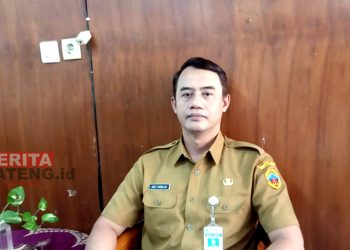 Kepala Bidang Perpustakaan Dinas Kearsipan dan Perpustakaan Kabupaten Pati, Arif Fandillah menjelaskan tentang 14 perpustakaan yang diajukan akreditasi di tahun 2022. (ITD/Koran Lingkar)