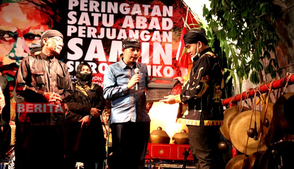 Bupati Blora, Arief Rohman dan Wali Kota Sawahlunto, Deri Asta saat acara peringatan Satu Abad Perjuangan Samin (Dok. Prokompim)