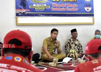 Bupati Kendal, Dico Ganinduto saat memberikan penjelasan terkait penerapan sekolah bersinar. (UNG/Koran Lingkar)