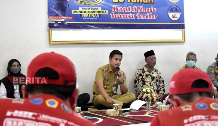 Bupati Kendal, Dico Ganinduto saat memberikan penjelasan terkait penerapan sekolah bersinar. (UNG/Koran Lingkar)