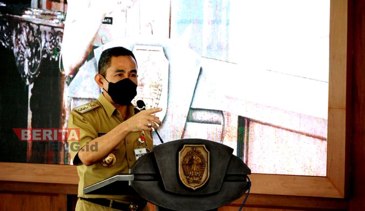 Bupati Pati Klaim Berhasil Penuhi Janji Politiknya 1 Bupati Pati, Haryanto saat memberikan sambutan pada Acara Musrenbang Penyusunan RKPD Kabupaten Pati Tahun 2022 di Pendopo Kabupaten Pati, Selasa (29/3). (AZI/Koran Lingkar)