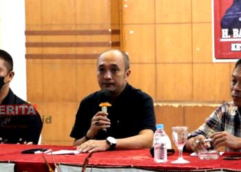 Bambang Kusriyanto bersama Bondan Marutohening & Moh. Edy Sukarno serta dimoderatori praktisi media massa Nurkholis dalam ‘Dialog Sosialisasi Non-Perda’ dengan tema ‘Pemberdayaan Ekonomi Masyarakat Desa’ di Aula Banaran Bawen Kabupaten Semarang, Minggu (27/3). (Dok. DPRD Jateng)