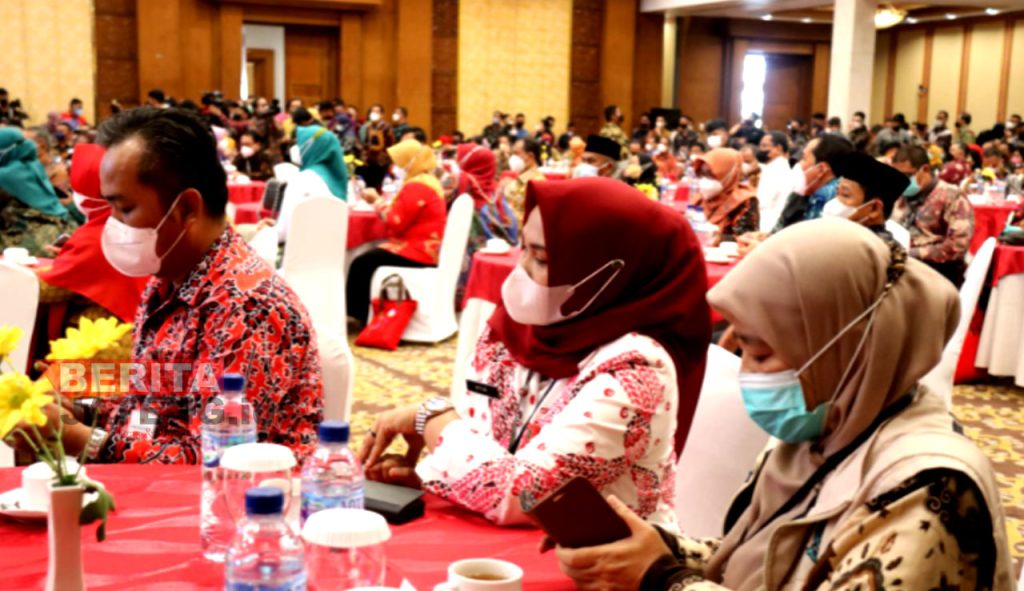 Wakil Bupati Blora, Tri Yuli Setyowati ST., MM., mengikuti pembukaan Konferensi Kota Kabupaten Sehat Indonesia 2022 atau Healthy Cities Summit 2022 di Kota Semarang, Senin (28/3). (Dok. Humas Blora)