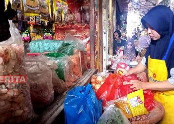 Pedagang saat berjualan komoditas pangan di Kabupaten Kudus. (AEM/Koran Lingkar)