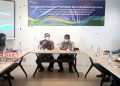 Disperindag Jepara Gelar Sosialisasi Program BPJS Ketenagakerjaan 16 Kepala Disperindag Jepara, Eriza Rudi Yulianto dan Kepala Cabang BPJS Ketenagakerjaan Jepara, Mulyadi memberikan sosialisasi manfaat program BPJS. (MUS/Koran Lingkar)