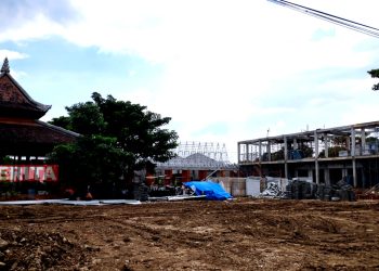 Area PKL Eyang Sambu Kecamatan Lasem Kabupaten Rembang sedang dibangun pertokoan dalam proyek Kota Pusaka Lasem. (RTW/Koran Lingkar)