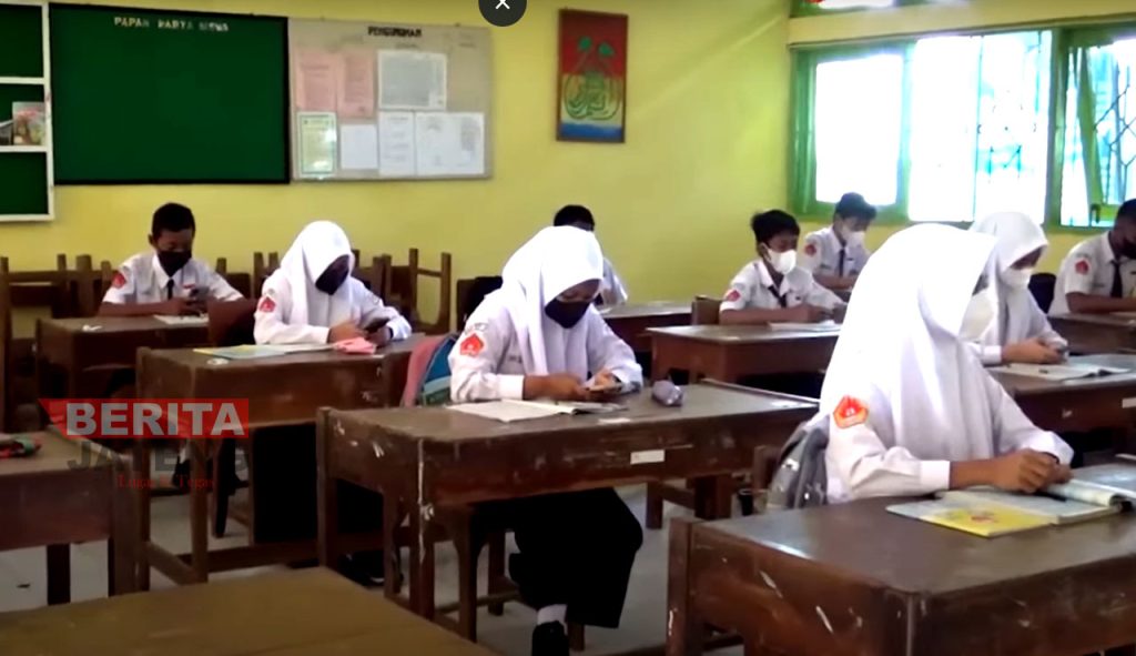 Pelaksanaan PTM di salah satu sekolah di Pati. (FMA/Lingkar TV)