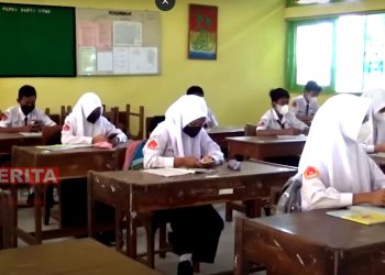 Pelaksanaan PTM di salah satu sekolah di Pati. (FMA/Lingkar TV)