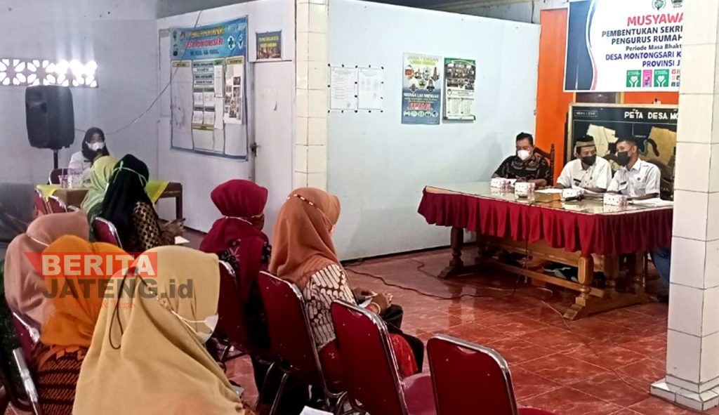 Pembentukan Rumah Desa Sehat di Desa Montongsari, Kecamatan Weleri, Kabupaten Kendal. (UNG/Koran Lingkar)