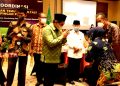 Pemkab Blora Dorong Pelaku UMKM untuk Akselerasi Sertifikat Halal 17 Wakil Gubernur Jawa Tengah Taj Yasin Maimoen dan Wakil Bupati Blora, Tri Yuli Setyowati, S.T, MM., saat mengikuti Rapat Koordinasi dan Public Hearing Temu Konsultasi Pendamping Proses Produk Halal (PPH) di Hotel Grand Candi Semarang, Selasa (29/03) kemarin. (Dok. Humas Blora)