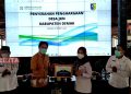 Pemkab Demak Launching Desa Jaminan Kesehatan Nasional 15 Penyerahan penghargaan desa Jaminan Kesehatan Nasional (JKN) yang dipimpin oleh Bupati Demak Eisti'anah di Pendopo Satya Bhakti Praja pada Jumat (25/3). (Istimewa)