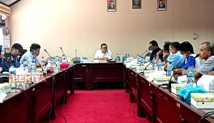Ketua DPRD Kudus Masan Saat Menerima Audiensi Dari DPC KSPSI Kudus (AEM/Koran Lingkar)