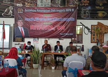 Ratusan warga Dukuh Sekarkurung, Desa Muktiharjo, Pati mengikuti sosialisasi 4 pilar kebangsaan DPR RI Riyanta kemarin (27/3). (Istimewa)