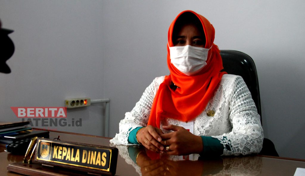 Kepala Dinas Tenaga Kerja Perindustrian, Koperasi, Usaha Kecil dan Menengah Kudus, Rini Kartika Hadi Ahmawati. (NHS/Koran Lingkar)