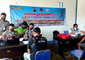 Sopir dan awak angkutan melakukan cek kesehatan sebelum vaksinasi. (Istimewa)