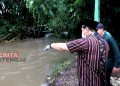 Taj Yasin Tinjau Lokasi Abrasi Sungai Sogra Banyumas 15 Wakil Gubernur Jawa Tengah, Taj Yasin Maimoen meninjau lokasi abrasi, Selasa (15/3). (Dok. Humas Jateng)