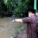 Taj Yasin Tinjau Lokasi Abrasi Sungai Sogra Banyumas 8 Wakil Gubernur Jawa Tengah, Taj Yasin Maimoen meninjau lokasi abrasi, Selasa (15/3). (Dok. Humas Jateng)