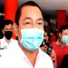 Jelang Ramadan, Pemkot Semarang Pastikan Stok Minyak Goreng Aman 8 Wali Kota Semarang, Hendrar Prihadi saat mengadakan operasi minyak goreng di Pasar Bulu Semarang. (ADI/Koran Lingkar)