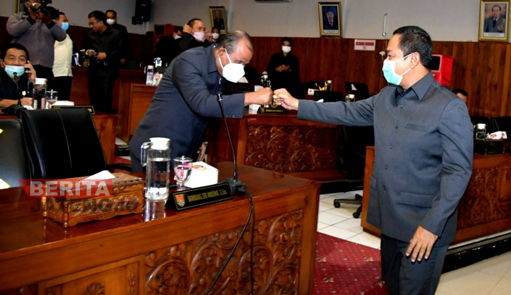 Walikota Semarang, Hendrar Prihadi saat mengusulkan tiga Raperda kepada DPRD Semarang di Balaikota Semarang. (ADI/Koran Lingkar)