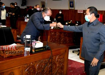 Walikota Semarang, Hendrar Prihadi saat mengusulkan tiga Raperda kepada DPRD Semarang di Balaikota Semarang. (ADI/Koran Lingkar)