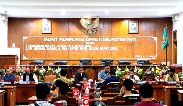 DPRD Pati menerima audiensi dari perwakilan warga Trangkil dengan perwakilan pabrik sepatu dan DPUTR Pati terkait rencana pembangunan pabrik sepatu. (ARF/Beritajateng.id)