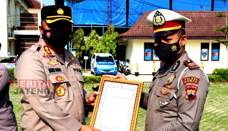 Kapolres Demak Apresiasi Anggota yang Rajin Ungkap Kasus 1 Kapolres Demak Apresiasi Anggota yang Rajin Ungkap Kasus