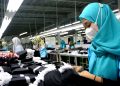 Apindo Pastikan Pengusaha di Jateng Bayar THR Tepat Waktu 19 Pekerja pabrik yang memiliki hak menerima THR secara penuh pada tahun 2022 ini. (ADH/Koran Lingkar)