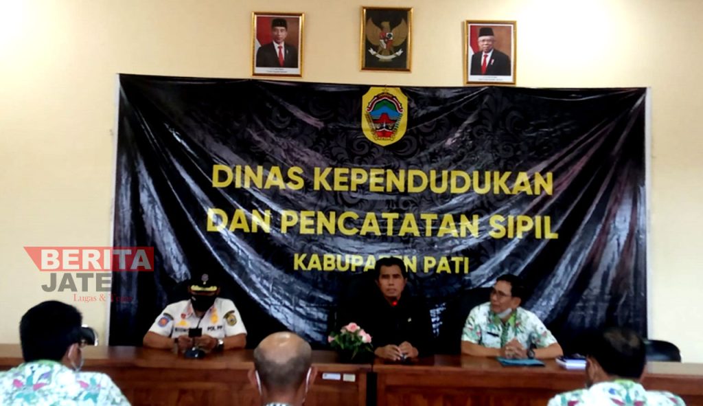 Anggota Komisi II DPR RI Riyanta saat kunjungan ke Dinas Kependudukan dan Pencatatan Sipil (Disdukcapil) Kabupaten Pati, Jum’at (08/04). (ITD/Koran Lingkar)