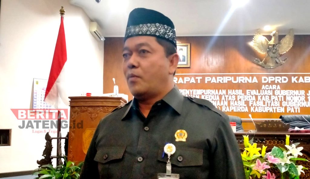 Ketua DPRD Pati, Ali Badrudin saat ditemui awak media di ruang sidang paripurna pada Senin (25/4). (ARF/Beritajateng.id)