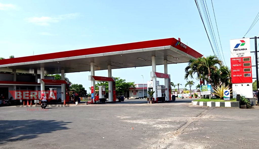 Stasiun Pengisian Bahan Bakar Umum (SPBU) yang ada di Kalidoro, Kabupaten Pati. (ARF/Beritajateng.id)