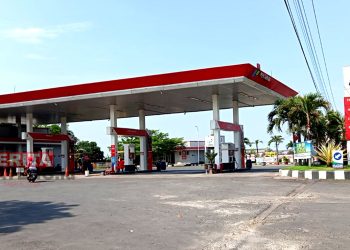 Stasiun Pengisian Bahan Bakar Umum (SPBU) yang ada di Kalidoro, Kabupaten Pati. (ARF/Beritajateng.id)