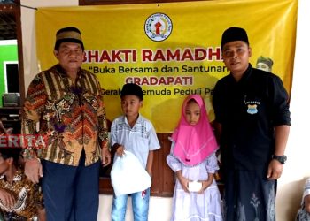 Anggota DPRD Pati, Sukarno (pojok kiri) saat menghadiri acara Bhakti Ramadhan. (Istimewa)