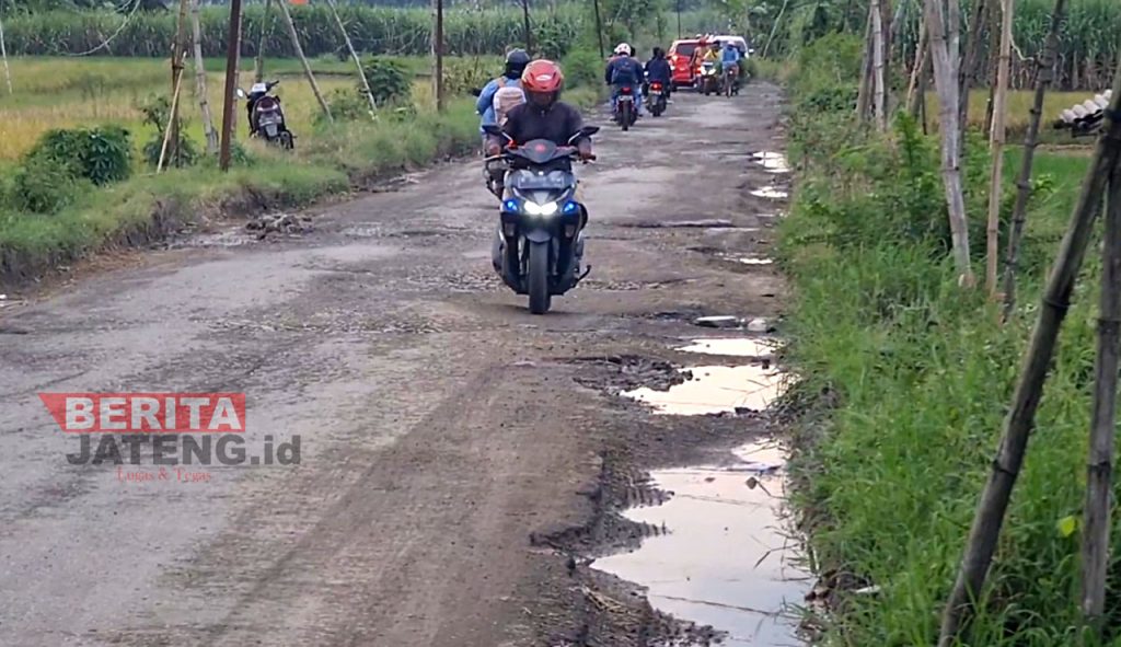 Jalur alternatif Desa Tompomulyo, Kecamatan Batangan, Kabupeten Pati. (Istimewa)