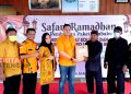 Kunjungi Blora, Ketum Kosgoro Dave Laksono Bagikan 1.000 Paket Sembako 18 Dave Laksono, Ketua Umum Kosgoro Pusat dan Anggota Komisi I DPR RI memberikan paket sembako. (Istimewa)