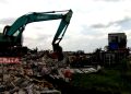 Maraknya Tempat Prostitusi, DPRD Pati Imbau Pemkab Tidak Tebang Pilih Tutup Lokalisasi 18 Alat berat menghancurkan bangunan lokalisasi Lorong Indah Pati, bulan lalu. (AZI/Beritajateng.id)
