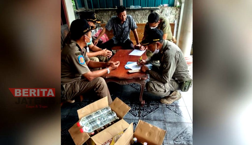 Satpol PP melakukan pendataan pengedar miras di Kabupaten Jepara (MUS/Koran Lingkar)