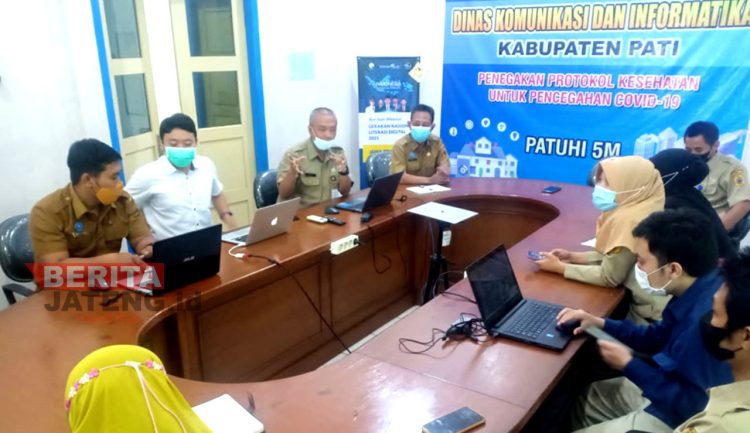 Pemkab Pati Targetkan Indeks SPBE Naik 1 Rapat Percepatan SPBE yang dilakukan oleh Diskominfo di kantornya. (Istimewa)