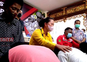 Penyabetan Senjata Tajam, Kelompok Remaja di Semarang Berakhir Restorative Justice 2 Kelompok remaja yang melakukan penyabetan senjata tajam meminta maaf kepada orang tuanya masing-masing, Semarang. (ADH/Koran Lingkar)