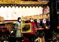 Perayaan Hari Jadi ke-519 Demak, Penghargaan RSKW Digelar 19 Bupati Demak, Eisti’anah menyerahkan RSKW Award kepada pemenang. (Dok. Dinkominfo Demak)