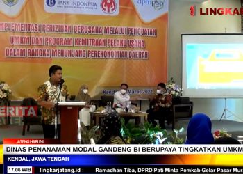 Program implementasi perizinan berusaha oleh Dinas Penanaman Modal dan Pelayanan Terpadu Satu Pintu (DPMPTSP) Kendal bekerja sama dengan Bank Indonesia di salah satu hotel di Kendal. (Tangkapan Layar Lingkar TV)