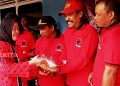 Komandante Bintang Dua Dra. Hj. Suhartini Salurkan Bantuan Beras dari Puan Maharani Kepada Masyarakat 15 Komandante Bintang Dua Dra. Hj. Suhartini Salurkan Bantuan Beras dari Puan Maharani Kepada Masyarakat