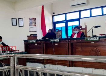 Jaksa Penuntut Umum, Niam Firdaus membacakan tuntutan terhadap 5 Taruna PIP yang menganiaya juniornya hingga tewas, Selasa (17/05). (Istimewa)